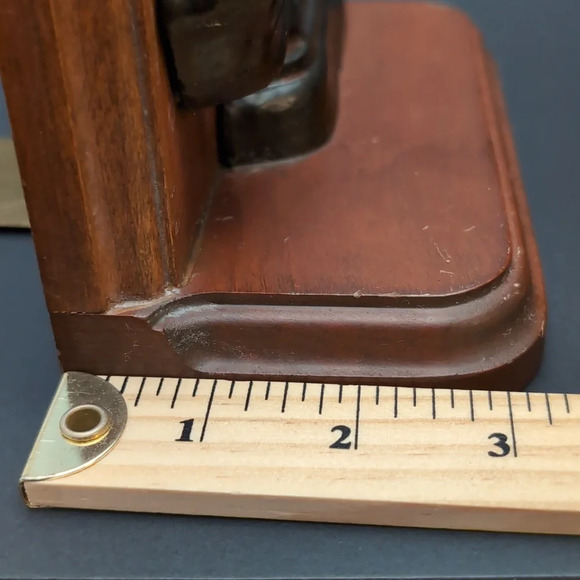 Vintage set of 2 Horsehead Resin/Wood Black/Brown Bookends. - Picture 10 of 10